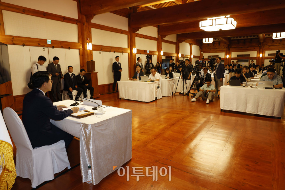▲조정식 국회의장이 28일 서울 여의도 국회 사랑재에서 취임 후 첫 기자간담회를 하고 있다. 고이란 기자 photoeran@