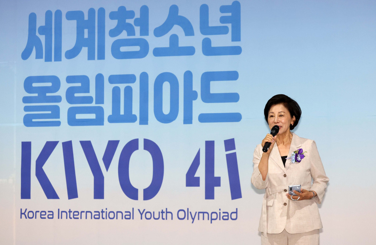 ▲남인순 국회부의장이 28일 서울 강남구 세텍에서 열린 ‘2026 세계청소년올림피아드’ 시상식에서 축사를 하고 있다. 세계여성발명기업인협회가 주최한 세계청소년올림피아드는 국내외 청소년들이 발명 아이디어와 창의성을 겨루는 자리로 올해 대회는 세계 13개국에서 참가했다. 신태현 기자 holjjak@