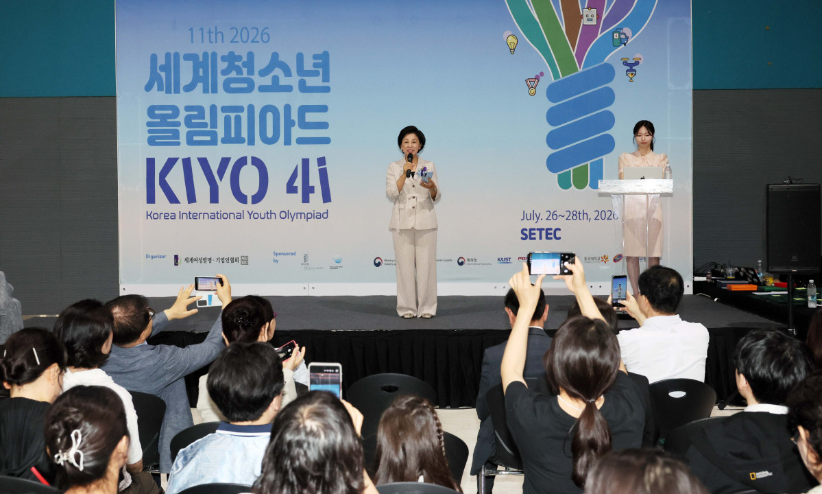 ▲남인순 국회부의장이 28일 서울 강남구 세텍에서 열린 ‘2026 세계청소년올림피아드’ 시상식에서 축사를 하고 있다. 세계여성발명기업인협회가 주최한 세계청소년올림피아드는 국내외 청소년들이 발명 아이디어와 창의성을 겨루는 자리로 올해 대회는 세계 13개국에서 참가했다. 신태현 기자 holjjak@