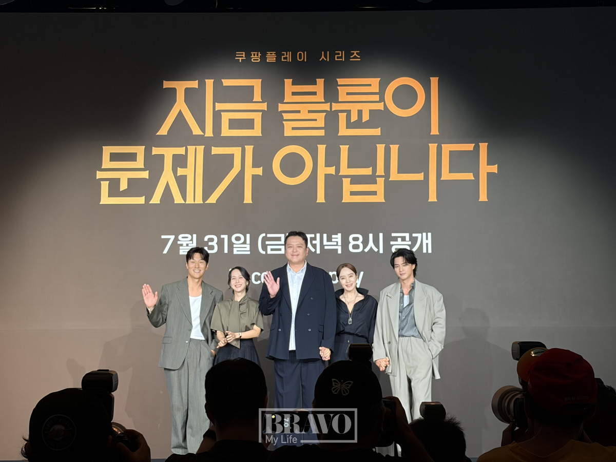 ▲28일 '지금 불륜이 문제가 아닙니다' 제작발표회가 열렸다. (좌측부터) 배우 김재철, 조여정, 이창희 감독, 김혜수, 김지훈.