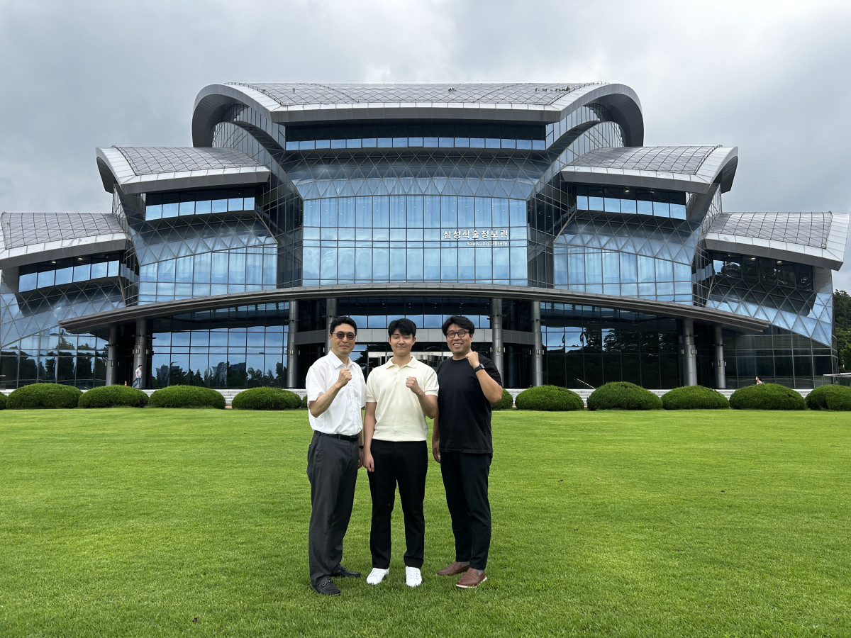 ▲(왼쪽부터) 성균관대학교 임완수 교수, 김도연 학부연구생, 텍사스주립대 이철호 교수. (사진=성균관대)