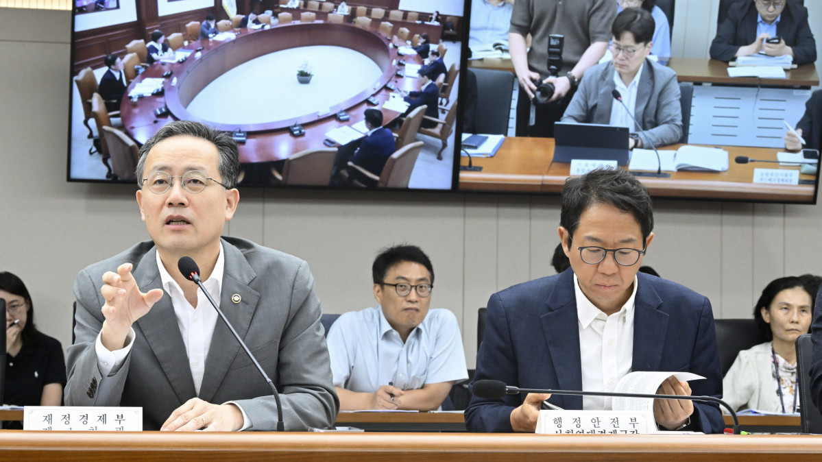 ▲이형일 재정경제부 1차관이 7월 28일 정부세종청사에서 열린 '26년 7월 일자리 전담반(TF)'을 주재, 모두발언을 하고 있다. (사진제공=재정경제부)