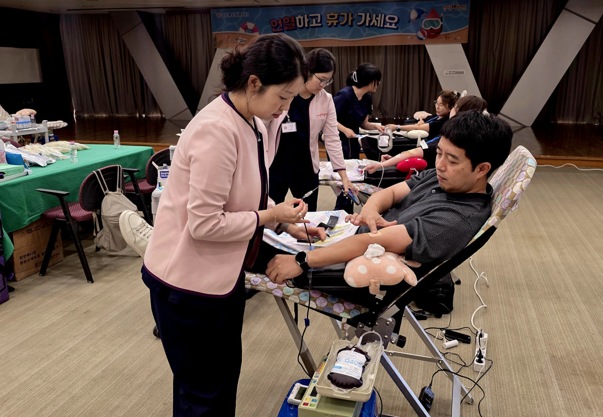 ▲코오롱그룹이 8월 31일까지 하계 헌혈 캠페인 '헌혈하고 휴가가세요'를 진행한다. (사진제공=코오롱)