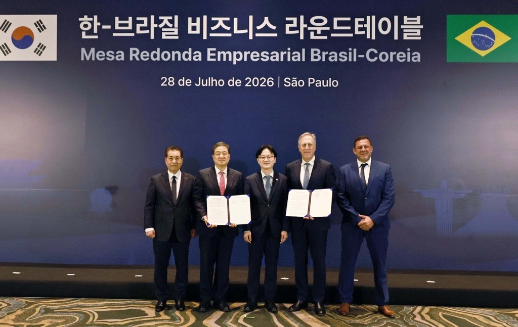 ▲(좌측부터) 장인화 포스코그룹 회장, 이계인 포스코인터내셔널 사장, 김정관 산업통상부 장관, 스튜어트 게일(Stuart Gale) 메테오릭 리소시스 CEO, 마르셀로 지 카르발류(Marcelo de Carvalho) 메테오릭 리소시스 브라질 대표 (포스코인터내셔널)