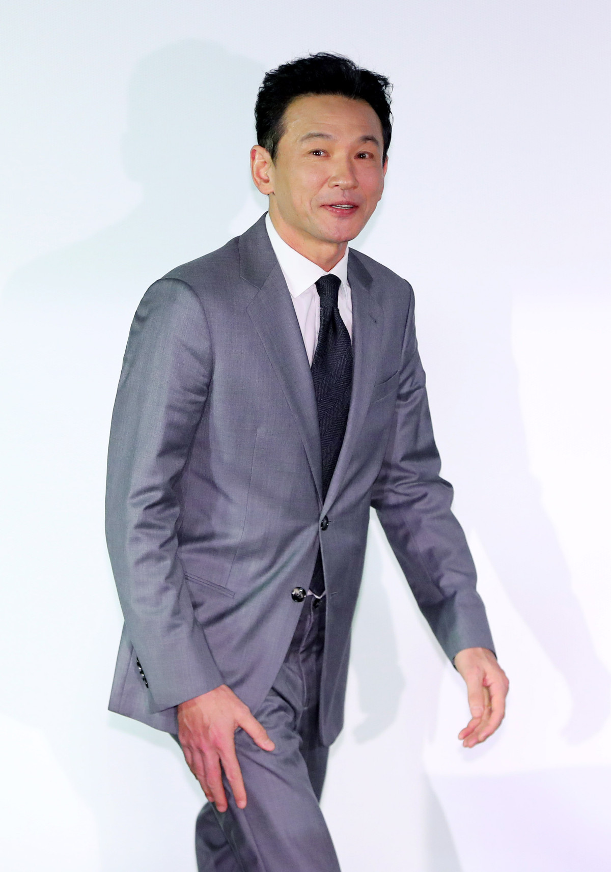 ▲[서울=뉴시스] 김혜진 기자 = 배우 황정민이 29일 오전 서울 영등포구 CGV 여의도에서 열린 제45회 청룡영화상 수상자들과 함께하는 핸드프린팅 행사에 참석하고 있다. 2025.10.29. jini@newsis.com