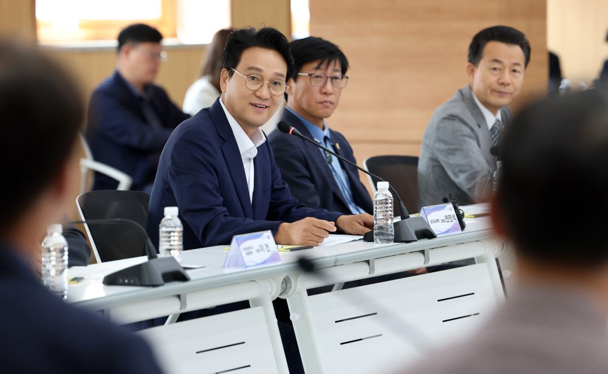 ▲안민석 경기도교육감이 29일 경기도교육청 조원청사 국제회의실에서 열린 (가칭)경기교육위원회 첫 소통 협의회에서 발언하고 있다. (경기도교육청)