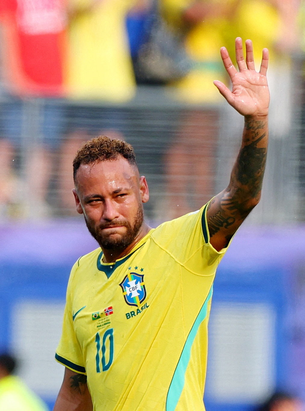▲브라질 대표팀의 네이마르가 노르웨이와의 2026 FIFA 북중미 월드컵 16강전에서 패배한 뒤 팬들에게 인사하고 있다. (로이터/연합뉴스)
