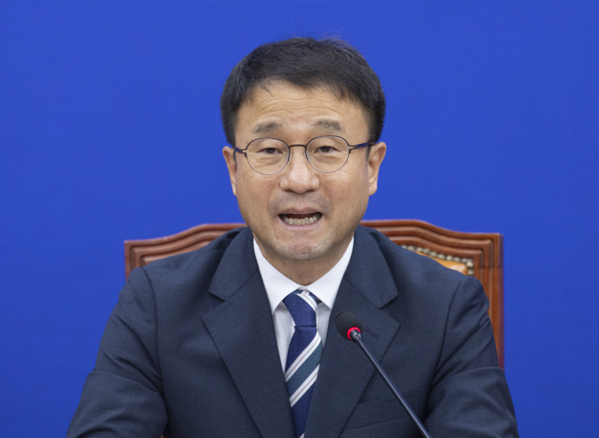 ▲더불어민주당 한병도 당 대표 직무대행 겸 원내대표가 30일 국회에서 열린 정책조정회의에서 이날 오후 열릴 국회 본회의에서 처리할 법안들에 대해 말하고 있다. (연합뉴스)