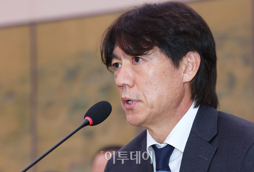 ▲홍명보 전 축구대표팀 감독이 30일 서울 여의도 국회 문화체육관광위원회에서 열린 대한축구협회 현안 관련 청문회에서 의원 질의에 답하고 있다. 고이란 기자 photoeran@
