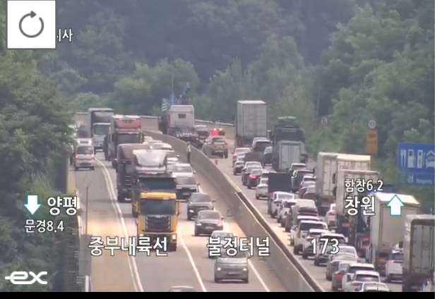 ▲[속보] 중부내륙선고속도로 문경휴게소 부근서 화물차 사고 발생 (출처=로드플러스 캡처)