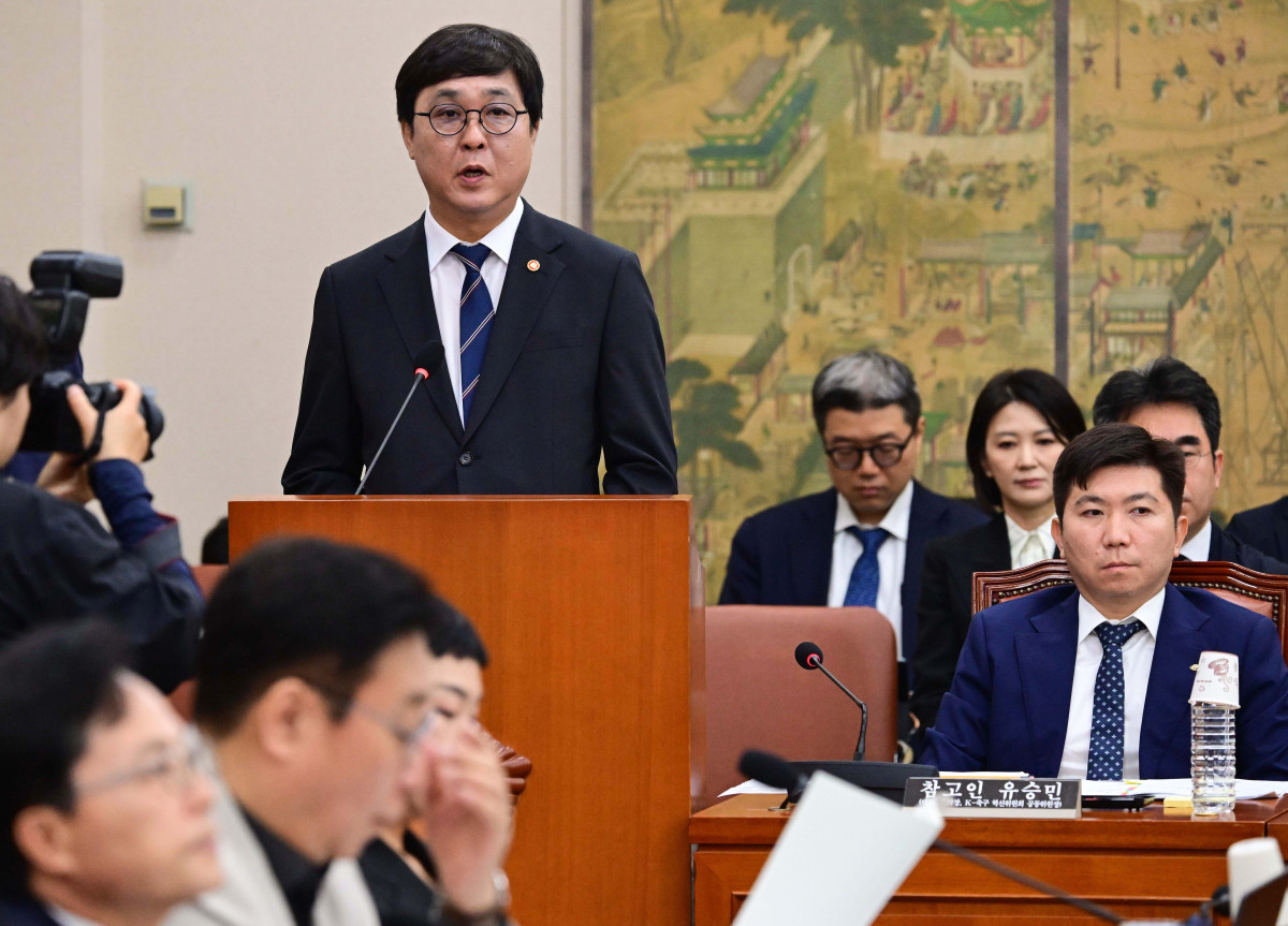 ▲최휘영 문화체육관광부 장관이 30일 국회 문화체육관광위원회에서 열린 대한축구협회 현안 관련 청문회에서 업무보고를 하고 있다. (연합뉴스)