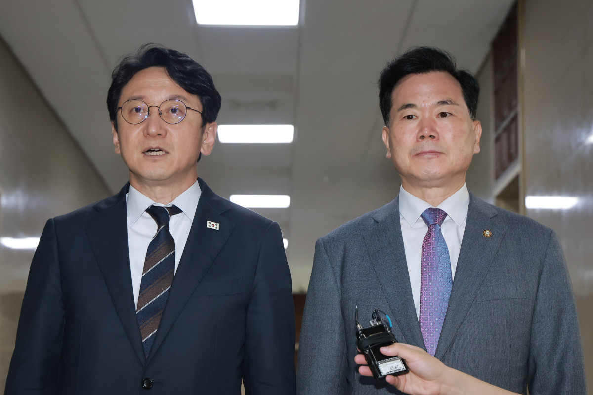 ▲더불어민주당 천준호 원내운영수석부대표와 국민의힘 김승수 원내운영수석부대표가 30일 국회에서 6·3 투표용지 부족 사태에 대한 선거관리위원회 특검법안의 세부 내용에 대해 양당이 합의했다고 발표하고 있다. 사진=연합뉴스