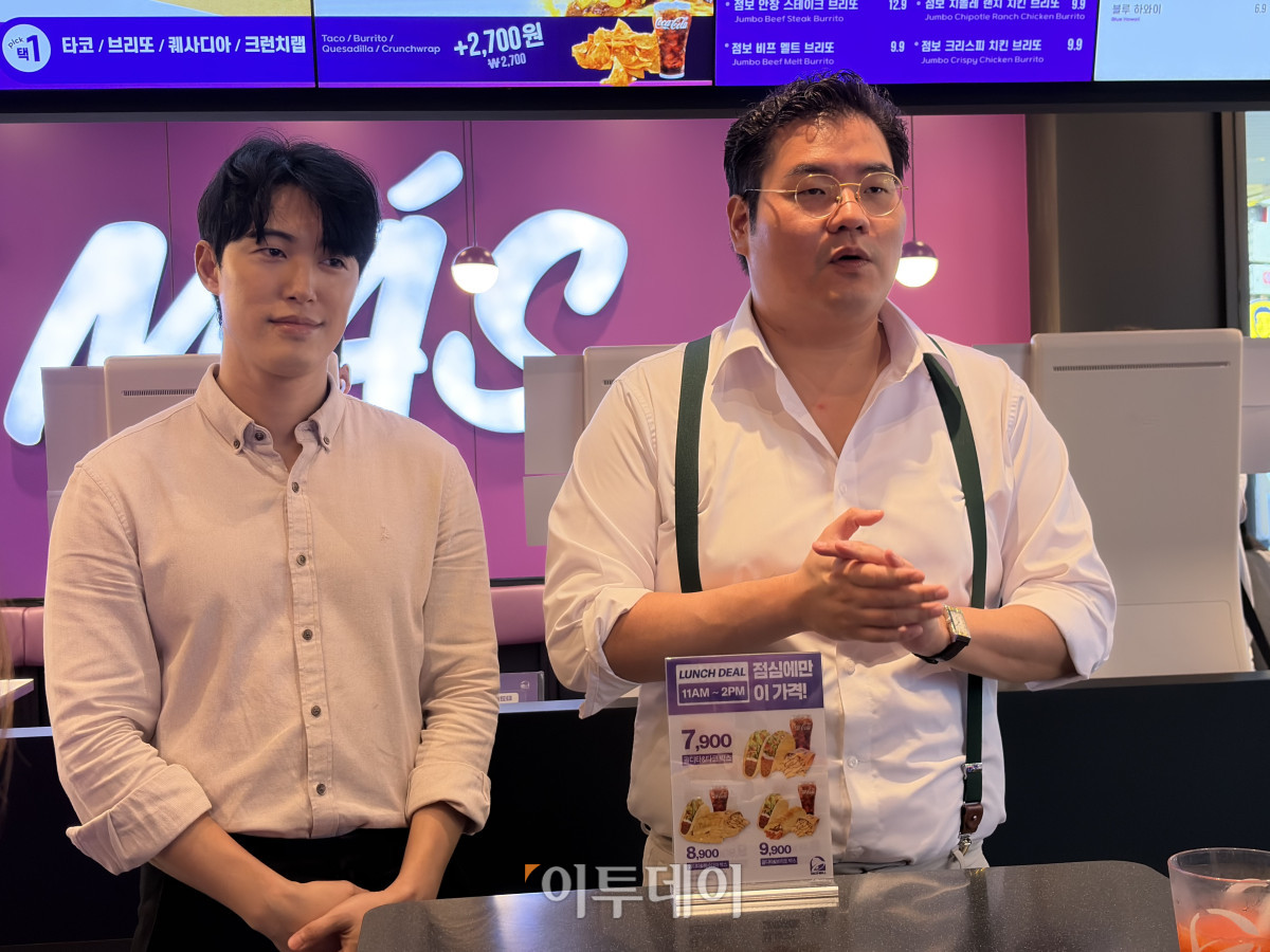 ▲손승현 KFC코리아 타코벨 사업팀장(왼쪽), 한종수 KFC코리아 CSO(오른쪽) (황민주 기자 minchu@)