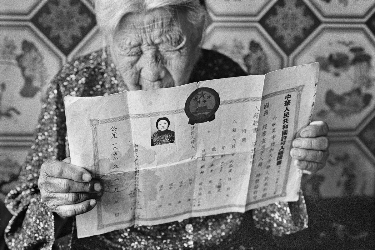▲박대임(1912–2012)충청북도 진천 출생. 1934년, 스물두 살에 생후 8개월 된 아들을 업고 중국 펑톈으로 강제동원되어 아들과 함께 7년간 일본군 성노예 피해를 입었다. 전쟁 중 산둥성 하이양으로 피신한뒤 중국에 남겨졌다.(겹겹프로젝트)