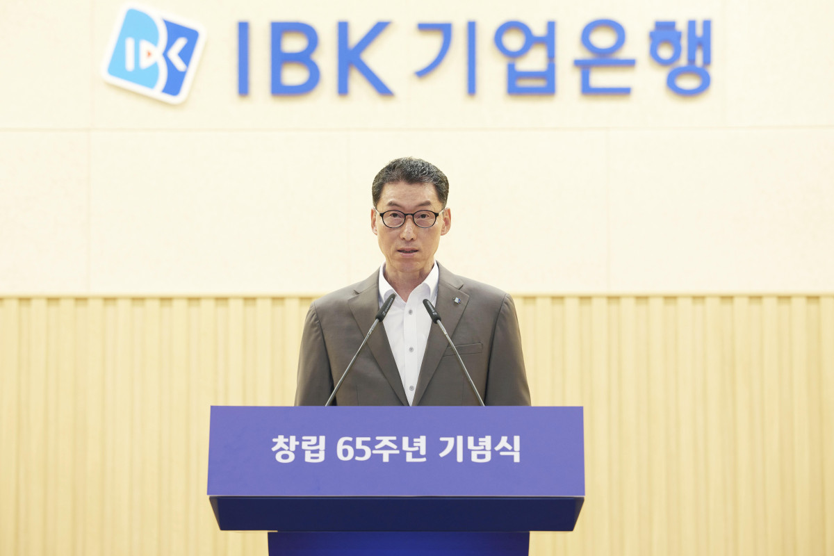 ▲장민영 IBK기업은행장이 31일 서울 중구 본점에서 열린 창립65주년 기념식에서 기념사를 발표하고있다. (기업은행)