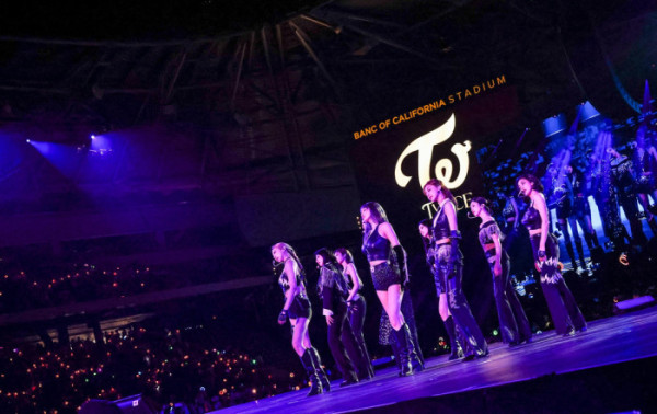 ▲LA 뱅크 오브 캘리포니아 스타디움에서 열린 트와이스 네 번째 월드투어 'III'(사진출처=JYP엔터테인먼트)