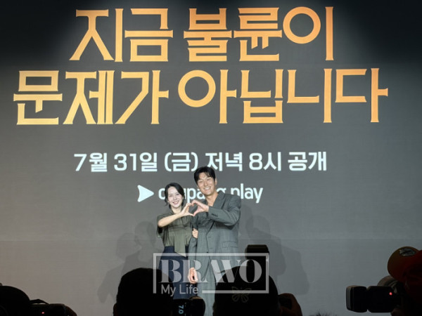 ▲쿠팡플레이 시리즈 '지금 불륜이 문제가 아닙니다'에서 이혼 소송 중인 부부로 출연하는 배우 조여정과 김재철.