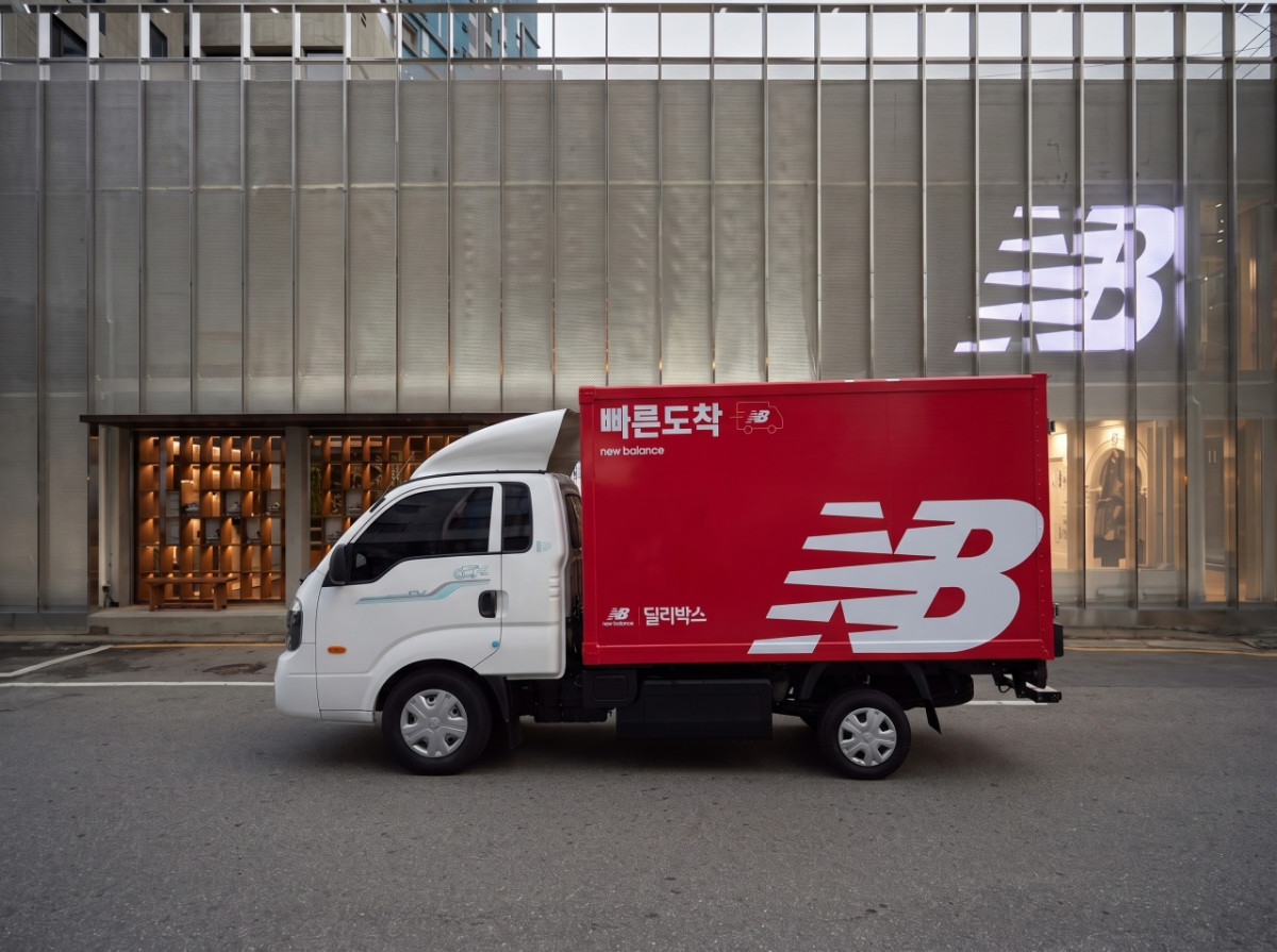 ▲이랜드월드가 전개하는 글로벌 스포츠 브랜드 뉴발란스가 3일부터 빠른도착 서비스를 운영한다. (사진제공=이랜드)