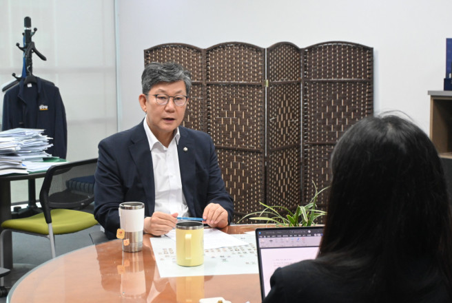 ▲김남근 더불어민주당 의원이 국회 의원회관에서 본지와 인터뷰하고 있다. (사진제공=김남근 의원실)