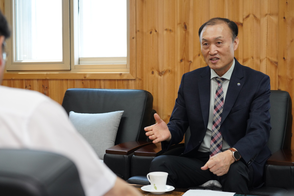 ▲옥승철 전북환경본부장이 직원 안전과 지역사회 협력, 환경서비스 강화 방안을 밝히고 있다. (사진제공=조경환 기자)