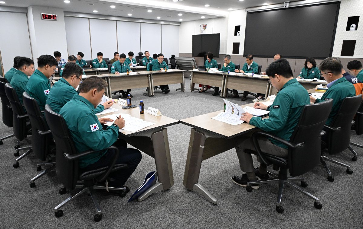 ▲정상훈 서울시 행정1부시장 직무대리가 3일 서울시청에서 폭염 긴급대책회의를 주재하고 있다. (서울시)