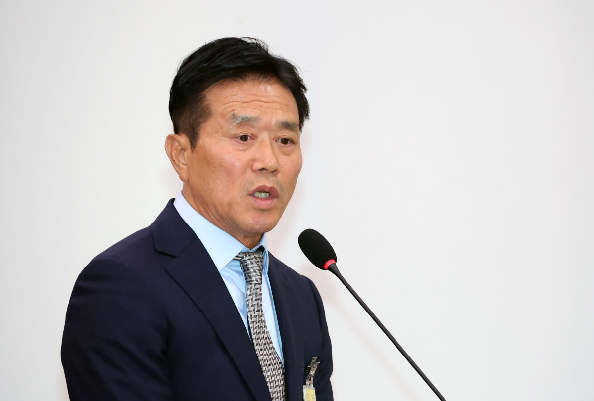 ▲축구 오심 질의에 답하는 문진희 심판위원장. (뉴시스)