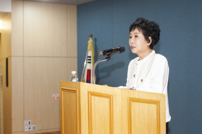 ▲3일 서울 서대문구 지오영 본사에서 열린 창립 제24주년 기념식에서 조선혜 회장이 기념사를 하고 있다. (사진제공=지오영)