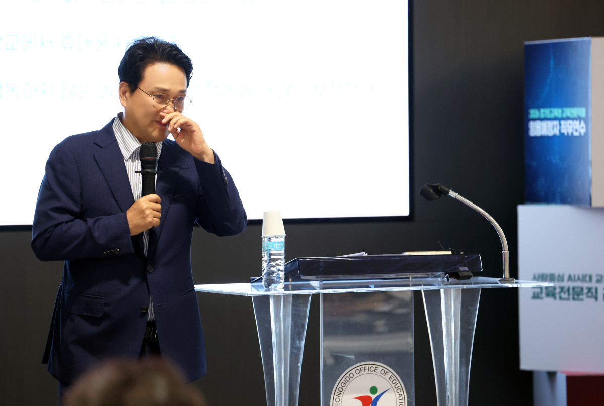▲안민석 경기도교육감이 3일 2026학년도 교육전문직원 임용예정자 직무연수 특강에서 교권 보호 의지를 밝히고 있다. (경기도교육청)