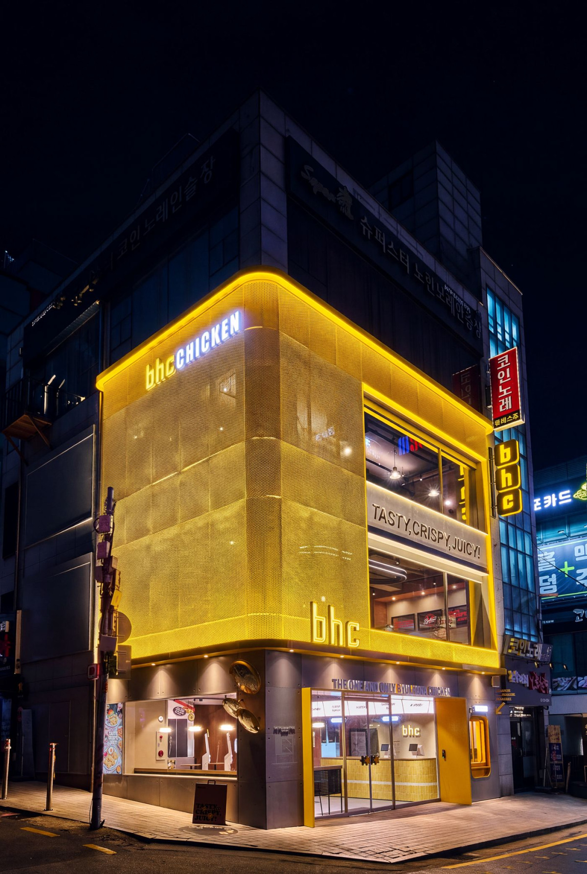 ▲bhc 플래그십 스토어 강남역점 매장 전경 (사진제공=bhc)