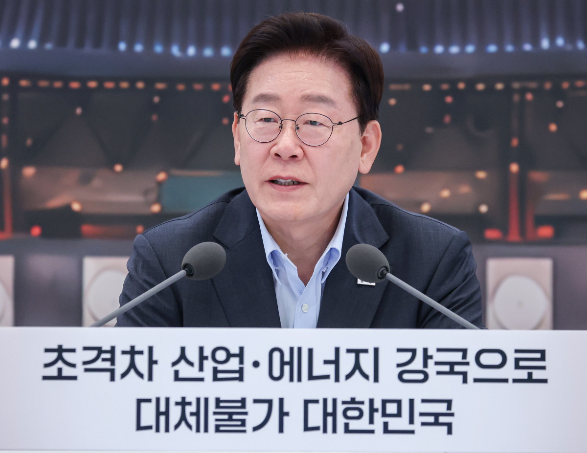 ▲이재명 대통령이 4일 청와대 영빈관에서 열린 산업부·기후부·원안위의 부처 업무보고에서 발언하고 있다. (연합뉴스)
