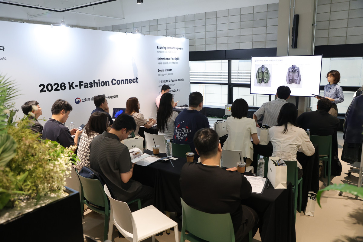 ▲투자 연계 프로그램 확대를 위해 지난달 22~23일 열린 '2026 K패션 커넥트(Fashion Connect)' 행사장에서 참석자들이 패션 브랜드 발표를 경청하고 있다. (사진제공=한국패션협회)