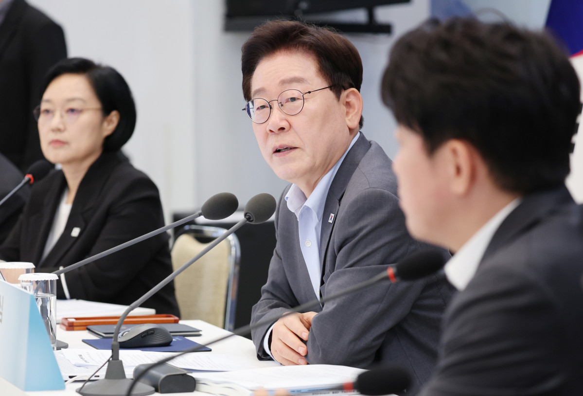 ▲이재명 대통령이 5일 청와대 영빈관에서 열린 외교부·통일부·국방부·국가보훈부 등에 대한 부처 업무보고에서 발언하고 있다. 사진=연합뉴스