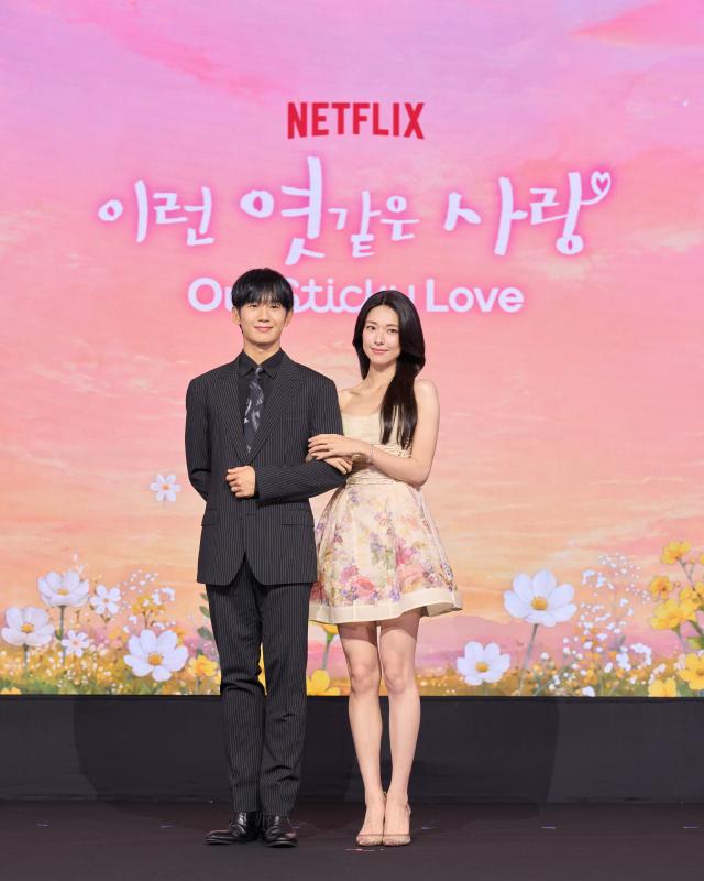 ▲배우 정해인(왼쪽), 배우 하영. (사진제공=넷플릭스)