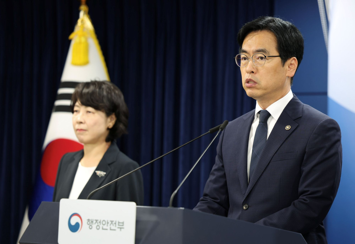 ▲김민재 행정안전부 차관이 5일 오전 서울 종로구 정부서울청사 브리핑실에서 진행된 '행정안전부 업무보고' 사전브리핑에서 하반기 업무계획을 발표하고 있다. (사진제공=행정안전부)