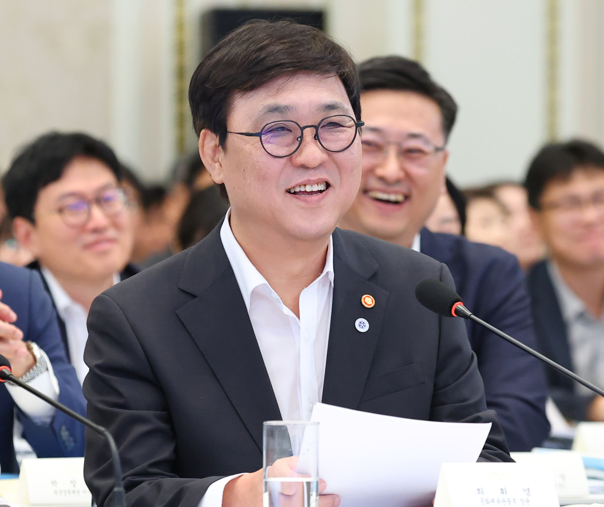▲최휘영 문화체육관광부 장관이 5일 오후 청와대 영빈관에서 열린 이재명 대통령 주재 부처 업무보고에서 발표를 하면서 웃음 짓고 있다. (연합뉴스)