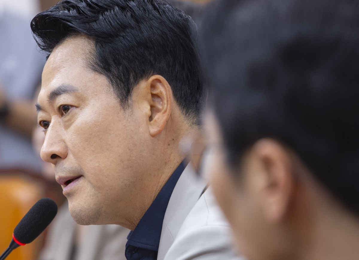 ▲국민의힘 장동혁 대표가 5일 국회에서 열린 현안 관련 기자간담회에서 레버리지 ETF 판매 승인과 관련해 비판 발언을 하고 있다. 사진=연합뉴스