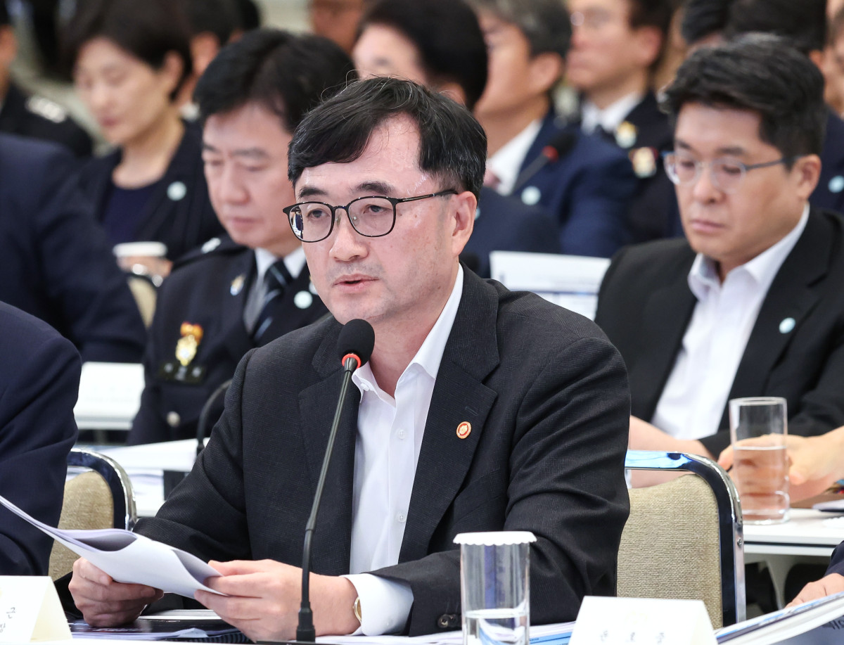 ▲임기근 국무조정실장이 5일 청와대 영빈관에서 열린 이재명 대통령 주재 부처 업무보고에서 보고하고 있다. (연합뉴스)