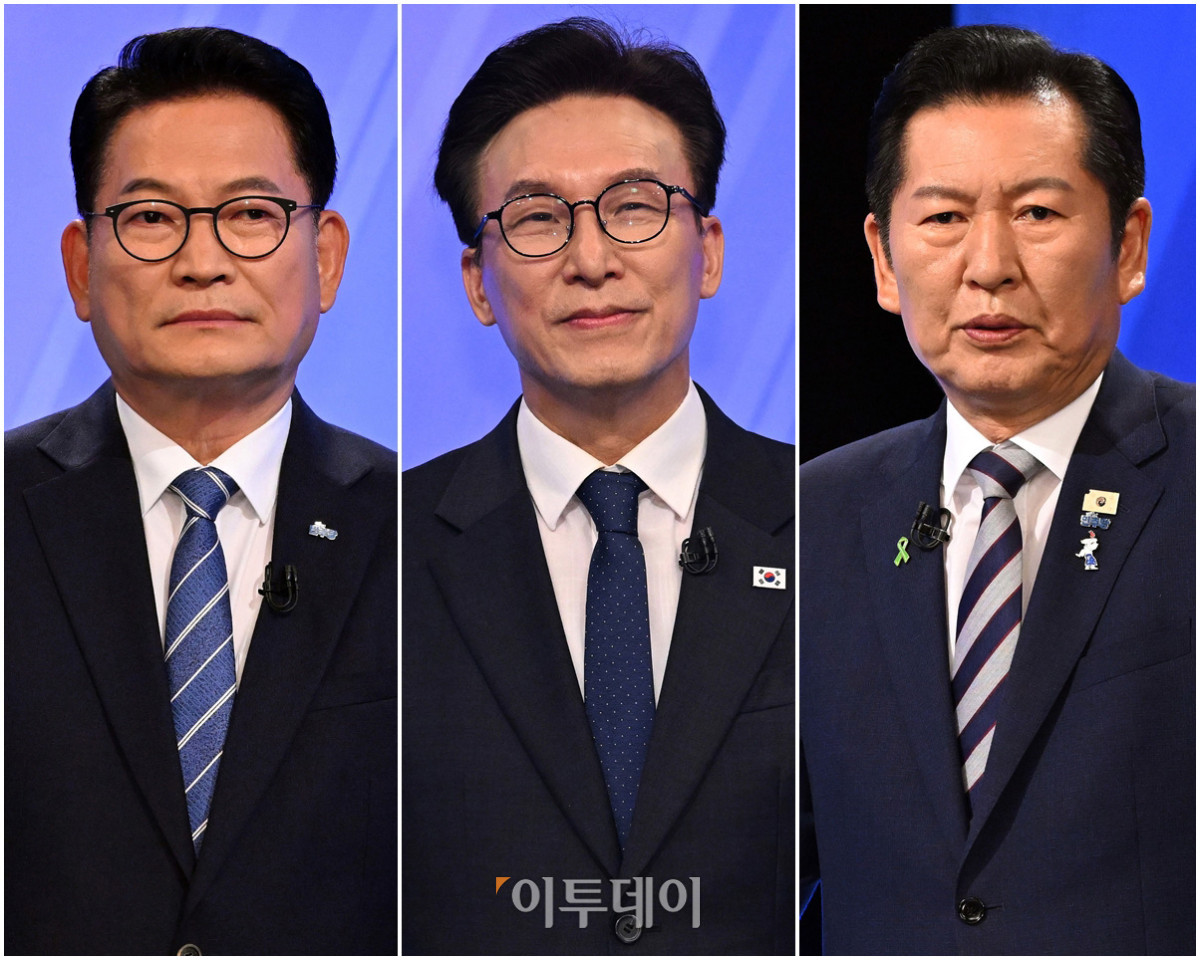 ▲송영길(왼쪽부터)·김민석·정청래 더불어민주당 당대표 후보가 5일 서울 여의도 KBS에서 당대표 후보자 토론회를 준비하고 있다. 국회사진기자단