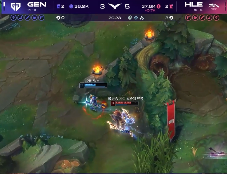 ▲2026 LCK 5일 GEN vs HLE 2세트 경기. 부쉬에서 등장한 '제우스' 최우제의 올라프. (출처=치지직 'LCK' 캡처)