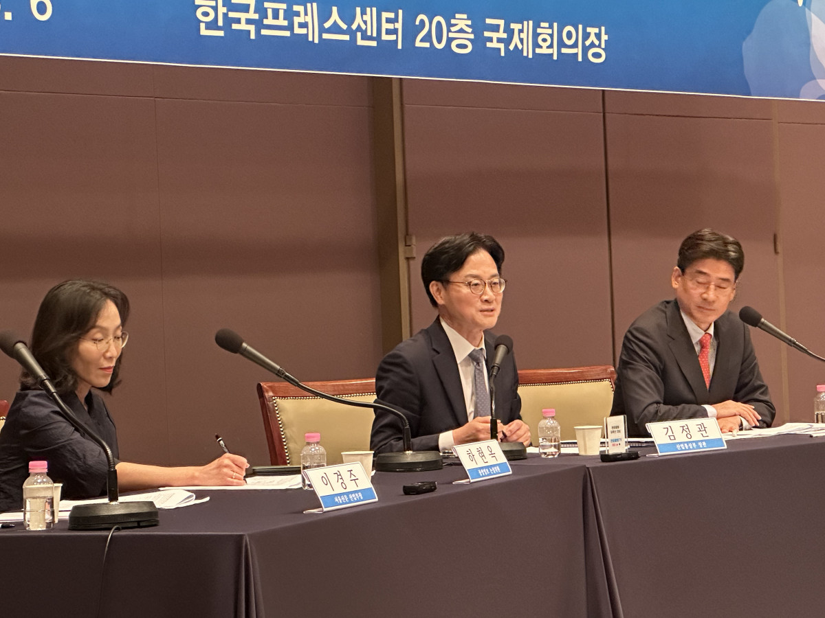 ▲김정관 산업통상부 장관이 6일 서울 중구 한국프레스센터에서 열린 관훈클럽 초청 토론회에서 발언 중이다. (이수진 기자 abc123@)