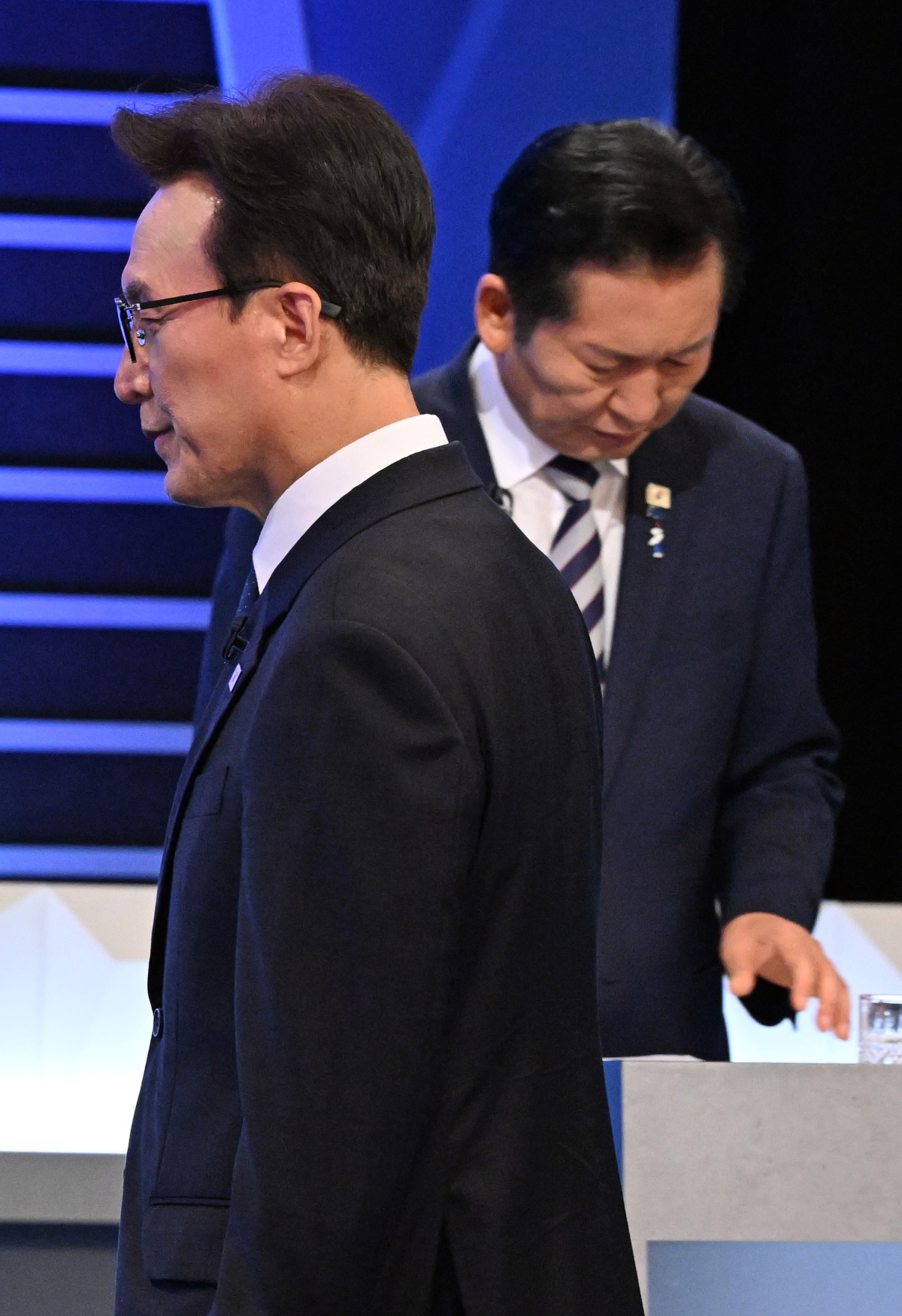 ▲더불어민주당 김민석·정청래 당 대표 후보가 5일 서울 영등포구 여의도 KBS에서 열린 제2차 TV 토론회를 준비하고 있다. 2026.8.5 [국회사진기자단] (사진=연합뉴스)