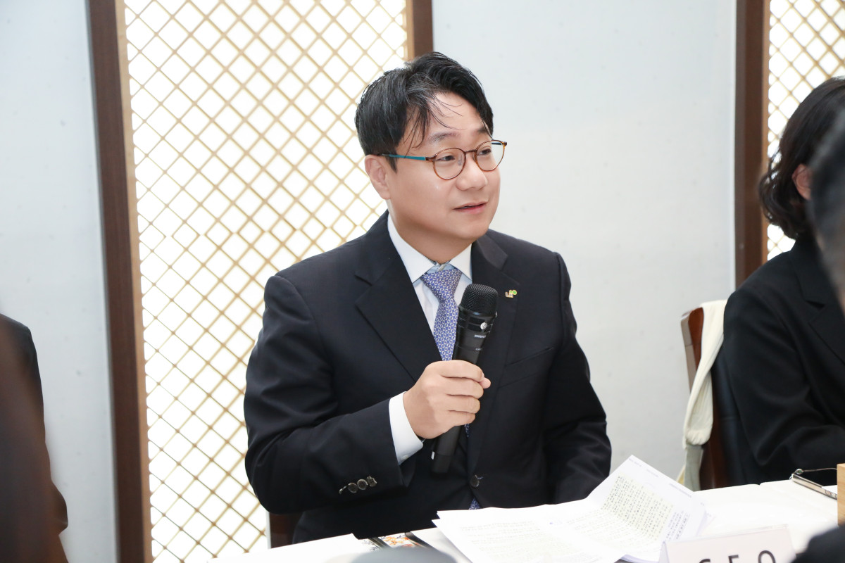 ▲이성훈 LH 사장이 6일 국토교통부 출입기자단과의 간담회를 진행하고 있는 모습. (사진제공=한국토지주택공사)