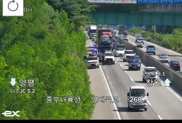▲[속보] 중부내륙고속도로 여주분기점 부근서 연이은 추돌사고 발생 (출처=로드플러스 캡처)