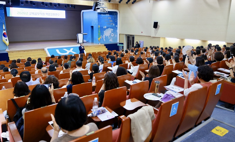 ▲전북특별자치도교육청이 6일 한국국토정보공사 대강당에서 교육공무직원 500여 명을 대상으로 역량강화 연수를 진행하고 있다. (사진제공=전북특별자치도교육청)