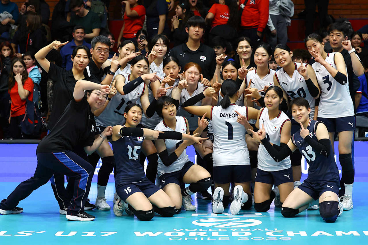 ▲2026 국제배구연맹(FIVB) U-17 여자 세계선수권대회 조별리그 D조 1차전에서 푸에르토리코를 세트 스코어 3-1로 꺾은 한국 대표팀. (사진제공=국제배구연맹)