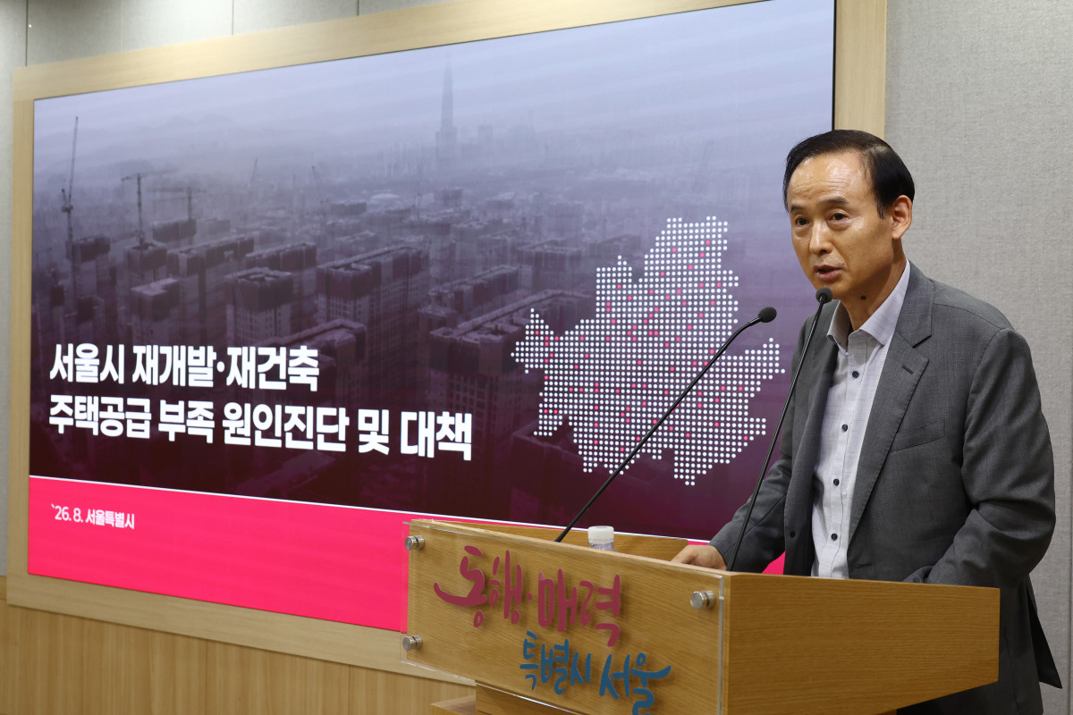 ▲명노준 서울시 주택실장이 7일 서울시청에서 서울시 재개발, 재건축 주택공급 부족 원인진단 및 대책 2차 보고서 브리핑을 하고 있다. 2026.08.07. (뉴시스)
