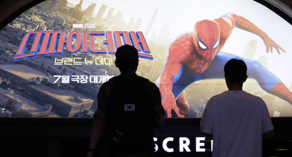 ▲7월 31일 서울 시내 한 영화관에 '스파이더맨' 포스터가 게시돼 있다. (뉴시스)
