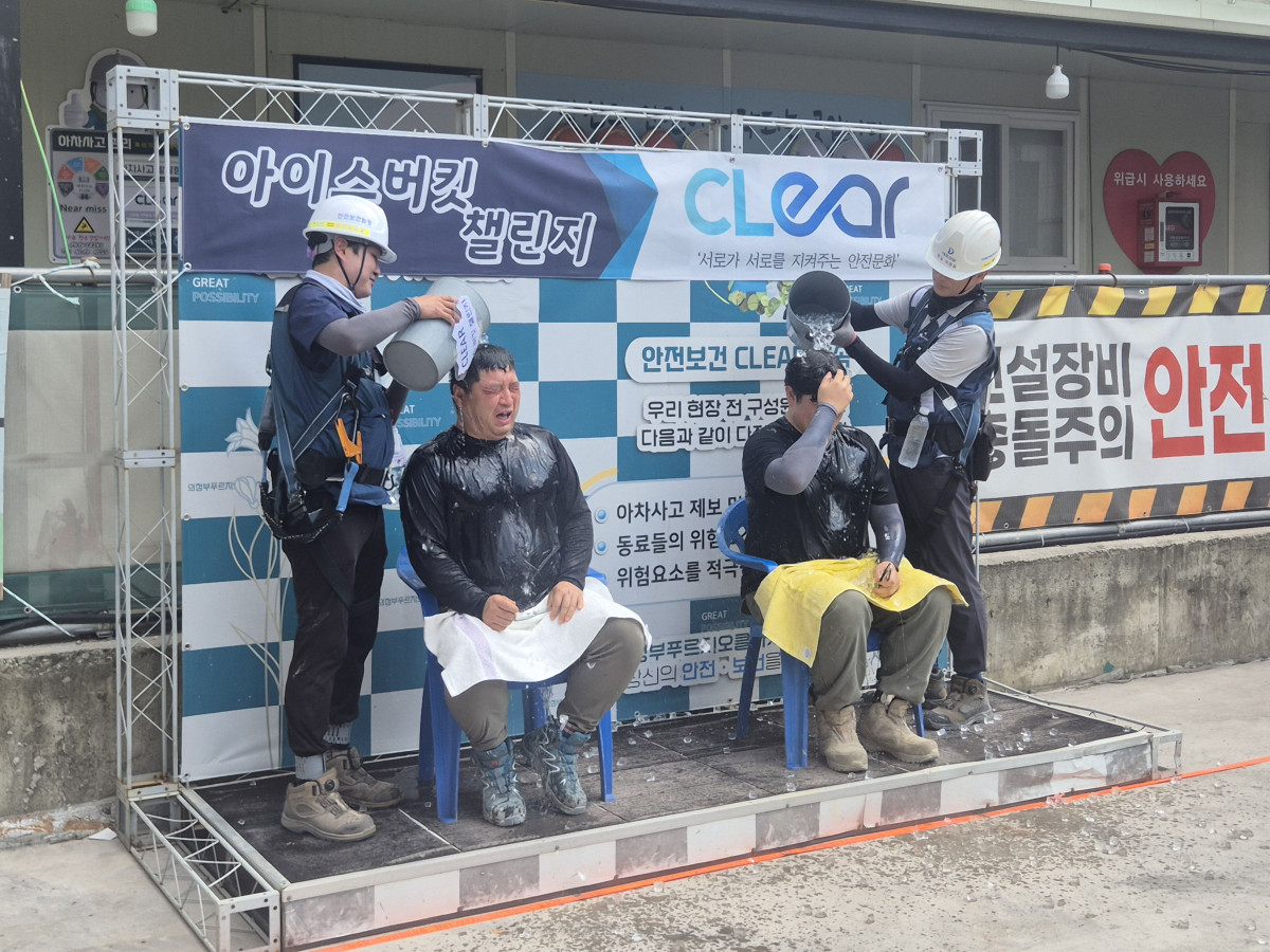 ▲현장에서 아이스버킷 챌린지가 진행되는 모습. (이세령 기자 iselyeong@)
