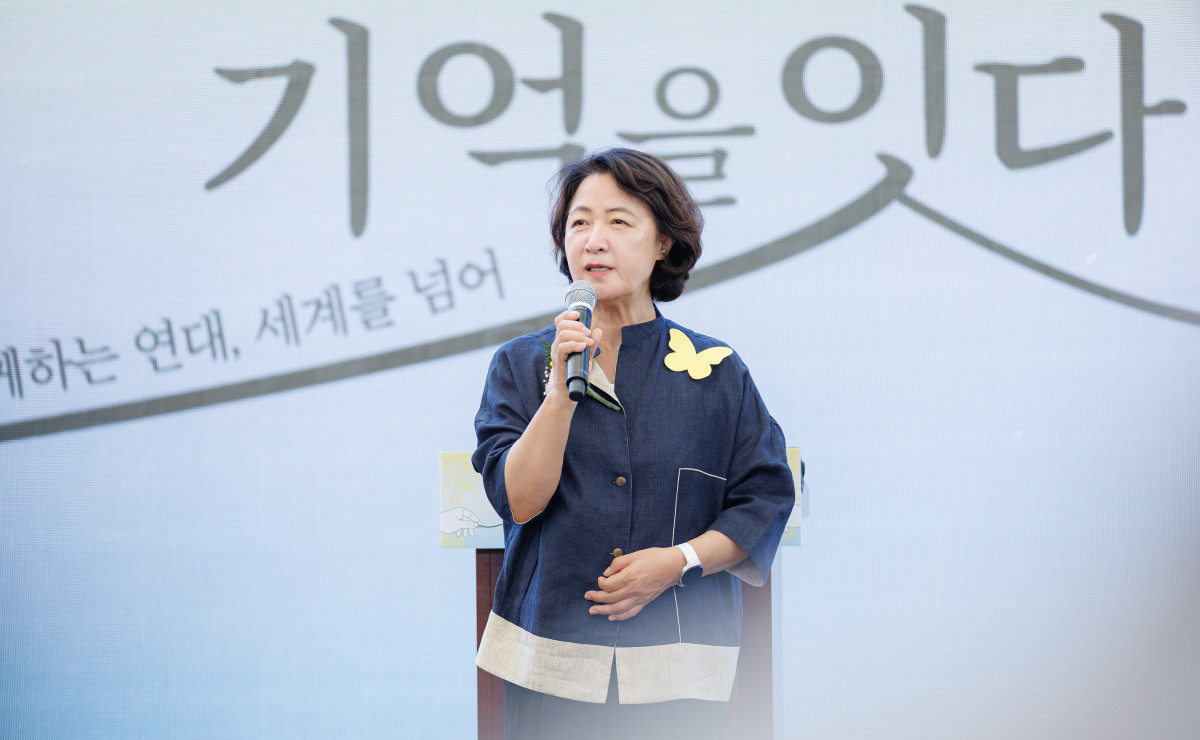 ▲추미애 경기도지사가 8일 광주시 나눔의집에서 열린 '2026년 일본군'위안부' 피해자 기림의 날 기념식'에서 인사말을 하고 있다. 추 지사는 이날 "우리 목표는 연대"라며 국제적 시민 연대의 중요성을 강조했다. (경기도)