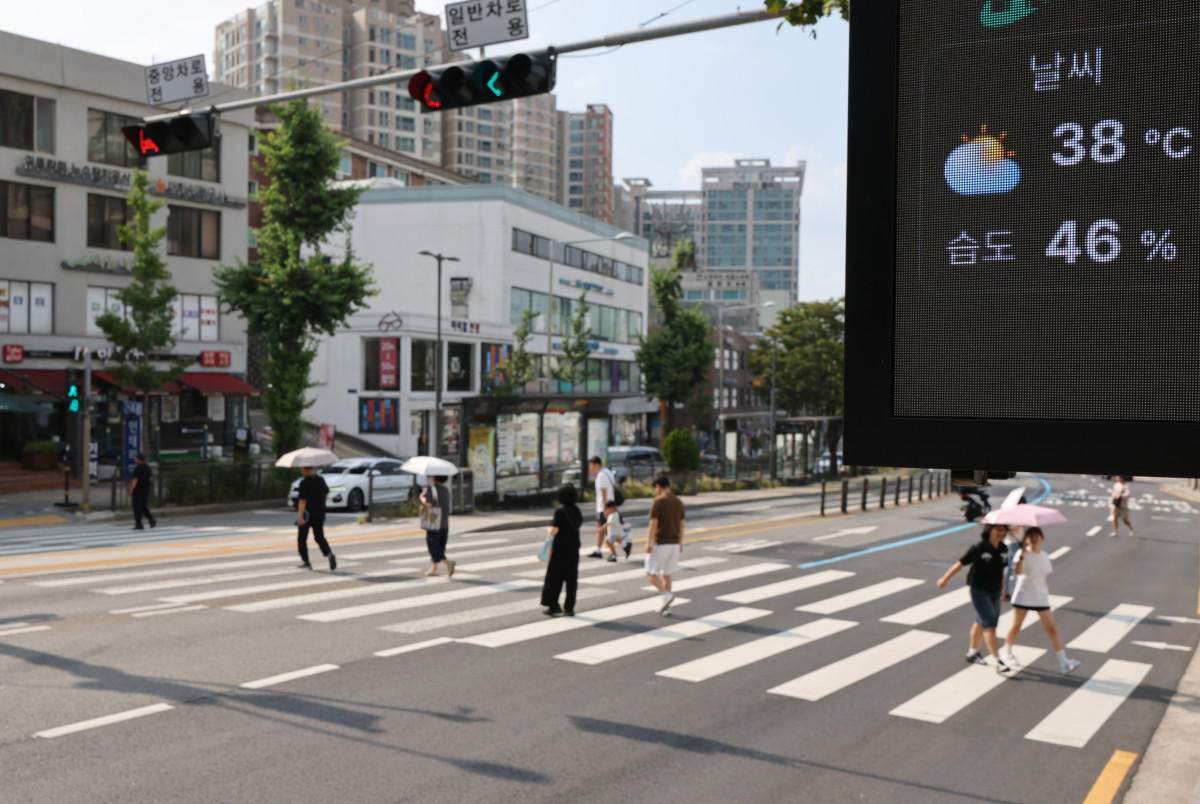 ▲7일 서울 서대문구 한 도로 전광판에 현재 기온이 표시되고 있다. (연합뉴스)